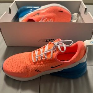 LIKE NEW NIKE AIR MAX 270s